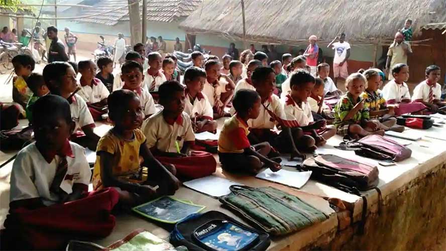 आदिवासी शिक्षा और मातृभाषा : एक चर्चा (-डॉ नारायण उरावं)