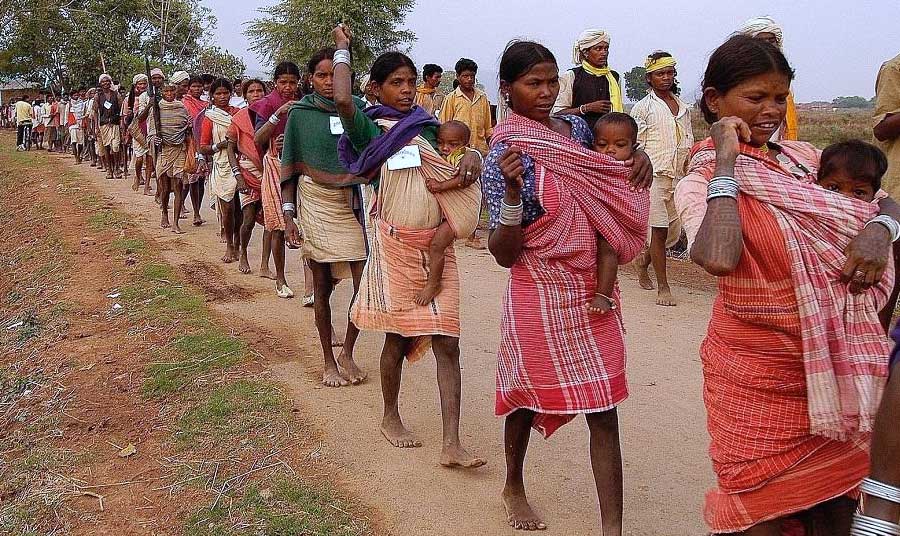 आदिवासियों के सवालों पर चुप्पी क्यों?