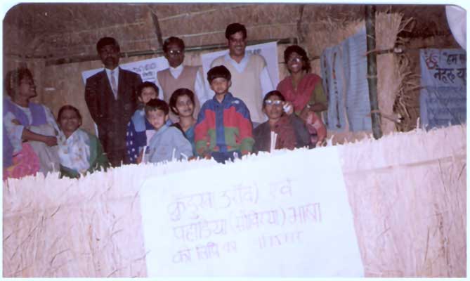 कुँड़ुख़ तोलोङ सिकि का दुमका (संताल परगना) का प्रसिद्ध हिजला मेला में प्रदर्शनी