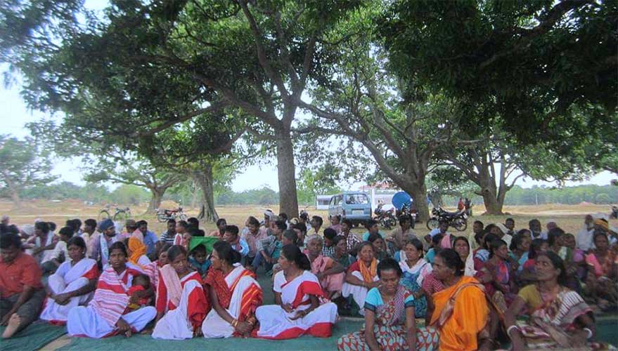 महिलाओं को बैशाखी नहीं समाज का स्तंम्भ समझें