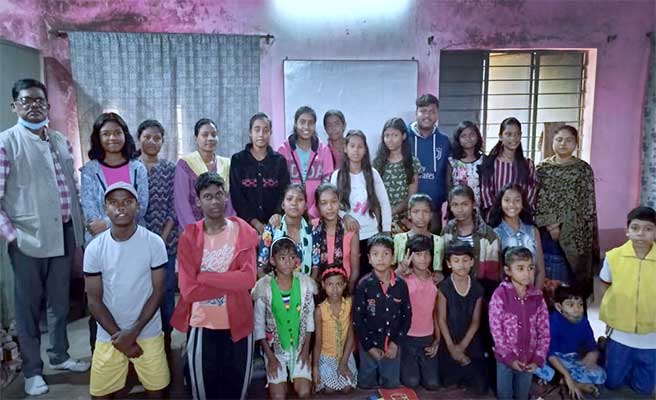 कुंड़ुख़ भाषा तोलोंग सिकि (लिपि) शिक्षण केन्द्र सीतारामडेरा‚ जमशेदपुर का निरीक्षण