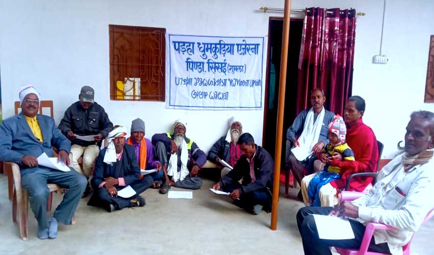 हाई स्‍कूलों में तीन भाषा शिक्षक बहाली नीति का विरोध आरंभ