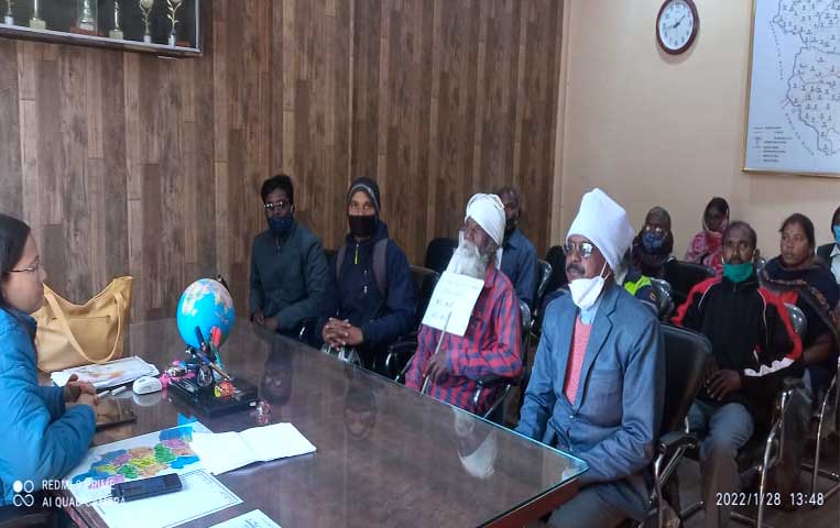 हाई स्कूलों में 03 भाषा शिक्षक बहाली के विरोध में उपायुक्त को ज्ञापन सौंपा गया