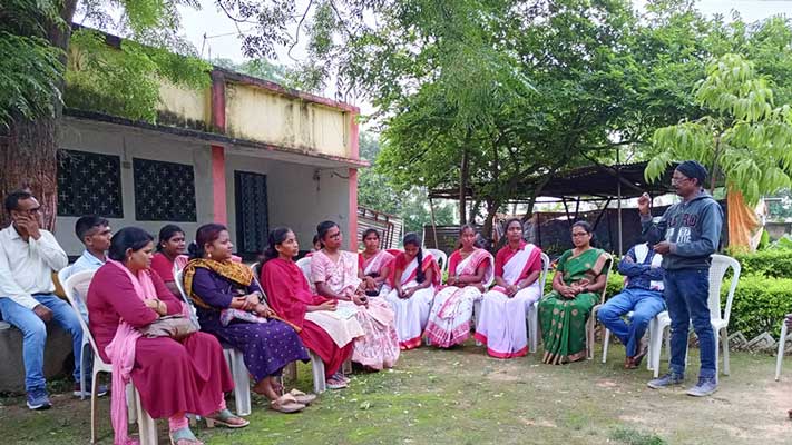 लोहरदगा कॉलेज हॉस्टल में कुँडुख़ भाषा शिक्षक पद सृजन में गड़बड़ी को लेकर बैठक हुई