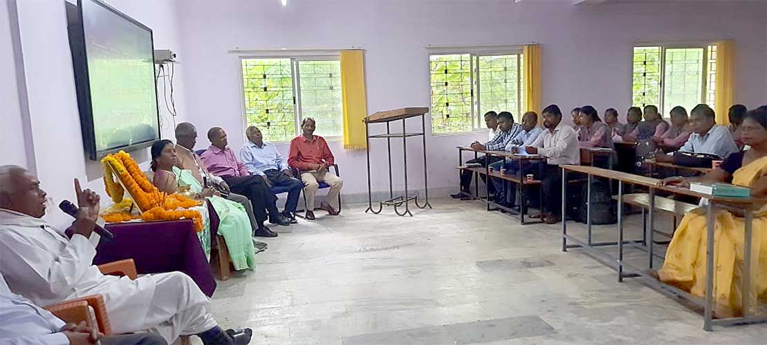 श्रद्धेय बाबा विजय उरांव के जन्मदिवस पर कुंड़ुख़ भाषा विभाग में साहित्य संगोष्ठी सम्पन्न